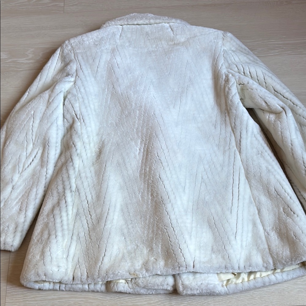 Jacques Saint Laurent Vintage Cozy Plush White Fur Jacket - Picture 11 of 11